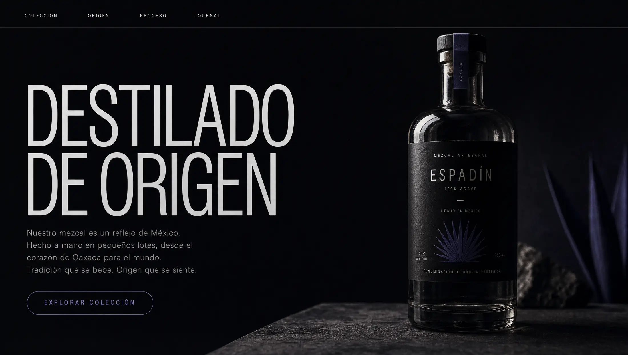 Interfaz de comercio electrónico editorial en tema oscuro para una marca de mezcal premium